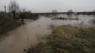 Порой причини наводнение в Котел този следобед Реката излезе от