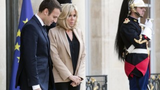 От президентството на Франция обявиха че Бриджит Макрон съпругата на