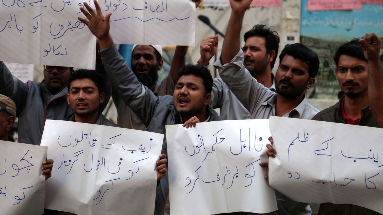 Загинали и ранени при протест след изнасилване и убийство на дете в Пакистан 