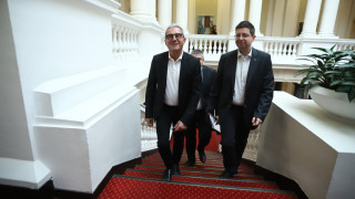 Без да има ясно едно ясно политическо мнозинство което да