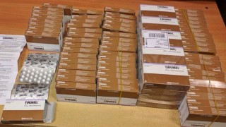 Контрабандни лекарства за 6 000 лв. откриха в двойно дъно на куфар