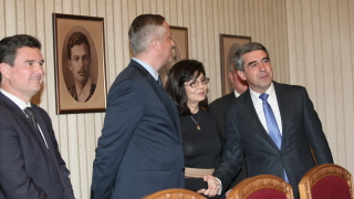 РБ на консултации при Плевнелиев, Радан Кънев там, но се цепи