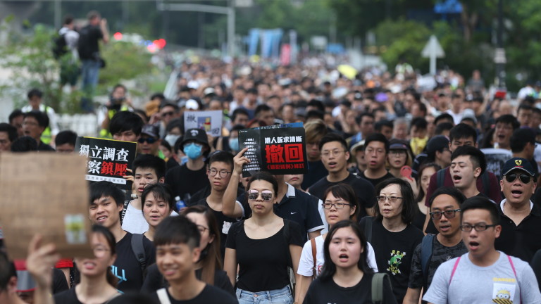 Икономиката на Хонконг забавя ход. И протестите могат да влошат ситуацията още повече