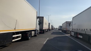 Километрични колони от камиони се извиват на "Капитан Андреево"