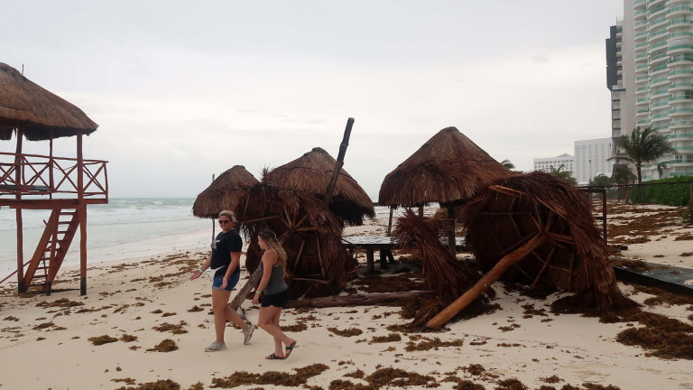 Ураганът Грейс, който удари карибското крайбрежие на Мексико в четвъртък,