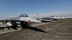 Първите украински пилоти на F-16 ще бъдат готови след година