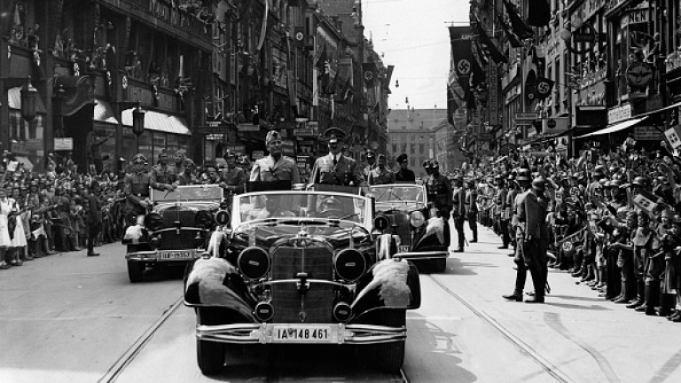  Хитлер и Мусолини на тържествена обиколка по улиците на Мюнхен 