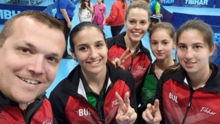 Дамският национален отбор на България по тенис на маса си