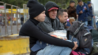 Все повече граждани на Венецуела бягат от родната си страна