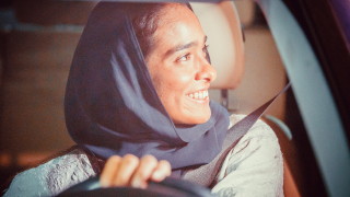 Жените в Саудитска Арабия вече официално имат разрешение да шофират