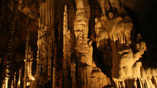 Пещерата Добростански бисер Ахметьова дупка край Асеновград не се посещава