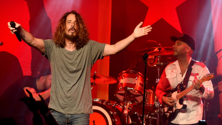 Крис Корнел се е обесил