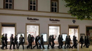 Според полицията в Щутгарт насилието е започнало след като властите