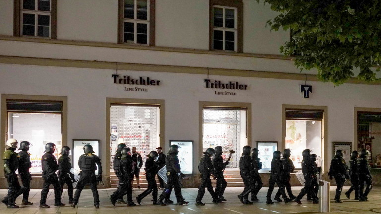 Според полицията в Щутгарт, насилието е започнало, след като властите