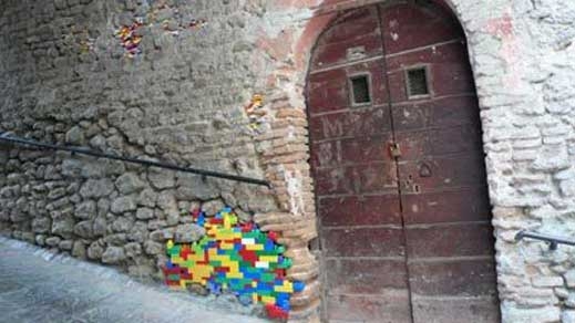 Да реставрираш с блокчета LEGO