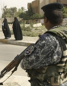 Трима иракски полицаи убити при самоубийствен атентат в Мосул