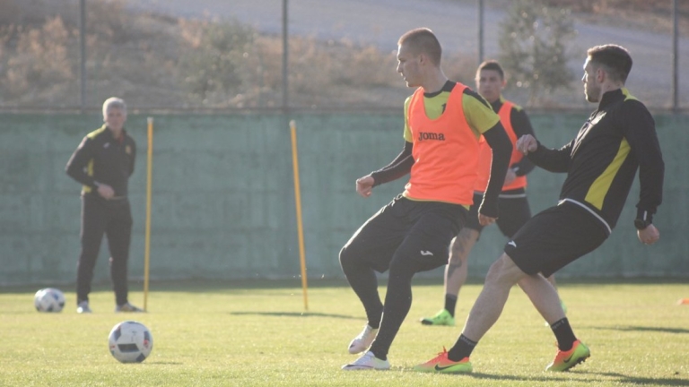 Мераклии за титлата в Унгария нанесоха първа загуба на Ботев