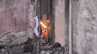 Ситуацията с пожарите в страната продължава да е критична съобщава