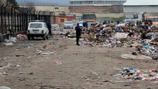 Откриха труп на бебе на сметище в Сливен, разследват умишлено убийство