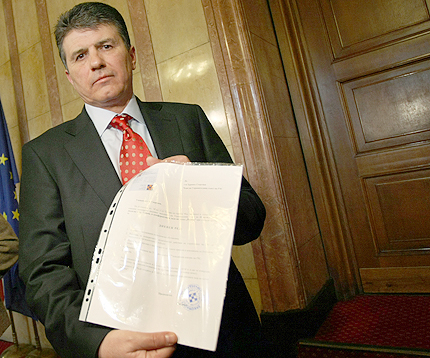 ГЕРБ извадиха нов "ренегат" срещу Янев