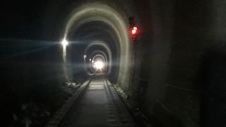 Влаковете отново се движат през тунел Козница съобщават от НКЖИ