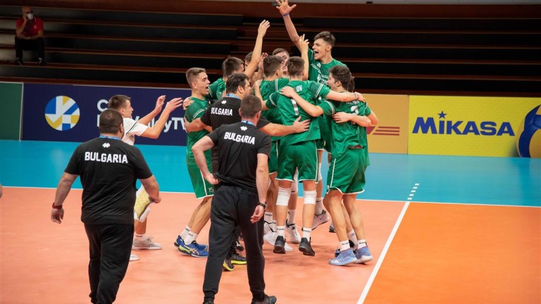 Волейболистите до 18 години излизат срещу Чехия за място на финала на Евроволей