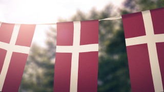 Дания ще образова имигрантите в гетата на демокрация и Коледа