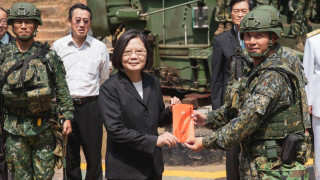 Президентът на Тайван Цай Инг Вен посети ракетната база за противовъздушна