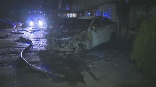 Пожар в „Младост“ – изгоряха коли, засегнат е и апартамент