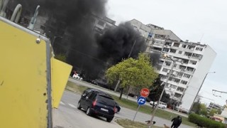 Лек автомобил се взриви на паркинг във Варна съобщават от