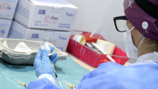 ЕМА все още няма заключение дали ваксината на AstraZeneca предизвиква тромбози