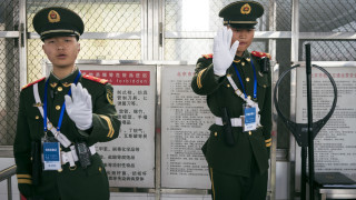 Китай не пуска служители на чуждестранни фирми да напускат страната
