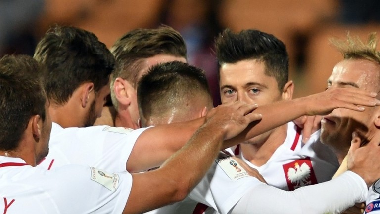 Полша постигна изключително важна победа с 6:1 като гост на