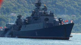 100 служители на ВМС протестираха във Варна