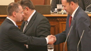 Миков готов да реже политически чадъри