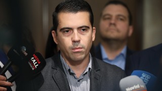 Парламентарната група на Има такъв народ запита президента Румен Радев