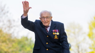 Британецът ветеран от Втората световна война Том Мур който
