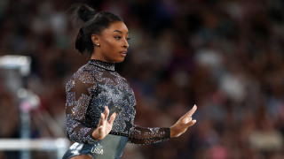 Звездата на американската гимнастика Симон Байлс изглежда получи контузия на