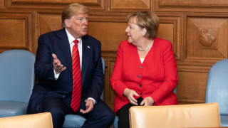 Томас Фридман пише редовно в New York Times за това