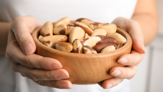 Често виждаме бразилския орех на щанда с ядките но все