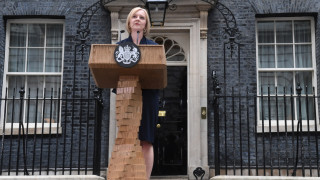 Новият министър председател на Великобритания Лиз Тръс разговаря с украинския президент