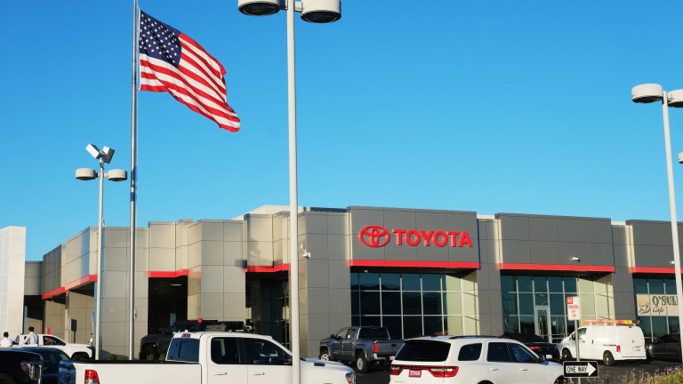 Под натиск: Toyota инвестира $1 милиард в САЩ като част от по-мащабен план за ограничаване на щетите