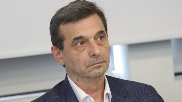 Димитър Манолов притеснен от посоката на промяна на Конституцията
