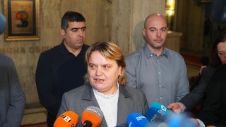 Работи се по това да се осигурят още собствени камиони