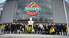 Ботев Пловдив поднесе цветя пред паметника на Христо Ботев