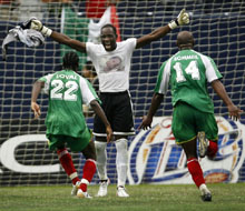 КОНКАКАФ: Гвадалупа - Хондурас 2:1