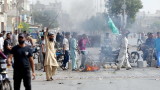 Пакистан блокира телефонните в страната, ислямисти протестират срещу християнка