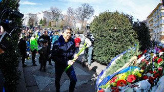 Ръководство ветерни юноши и фенове на Левски поднесоха венци и