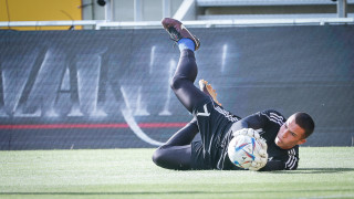 След като много футболни деятели защитиха вратаря на Левски