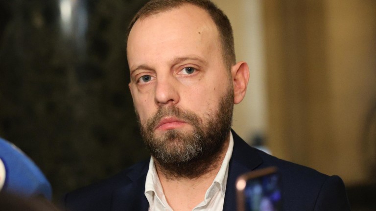 Правосъдният министър назначи охрана на нападнатия с чук прокурор и семейството му